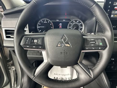 Used 2025 Mitsubishi Outlander SE FWD image 14