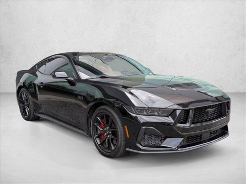 Used 2025 Ford Mustang GT Premium RWD image 3