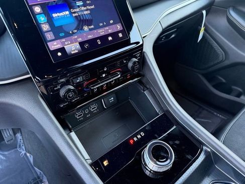 New 2025 Jeep Grand Cherokee L Laredo image 18