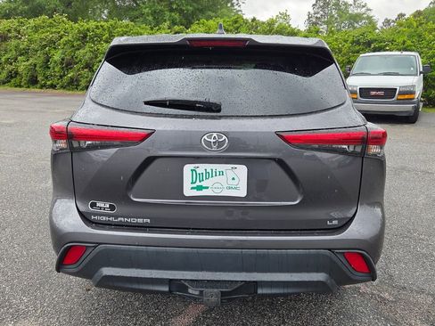 Used 2022 Toyota Highlander LE FWD image 10