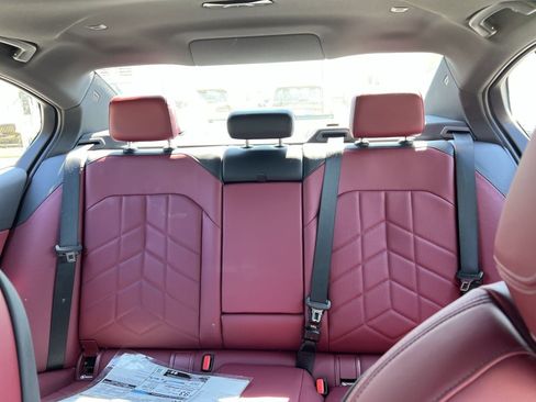 Used 2025 BMW i5 xDrive40 w/ Premium Package image 5