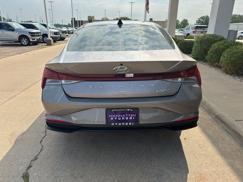 Used 2023 Hyundai Elantra Blue FWD image 13