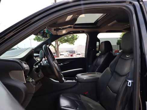 Used 2020 Cadillac Escalade ESV Platinum AWD/4WD image 10