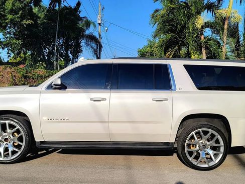 Used 2017 Chevrolet Suburban LT RWD image 12