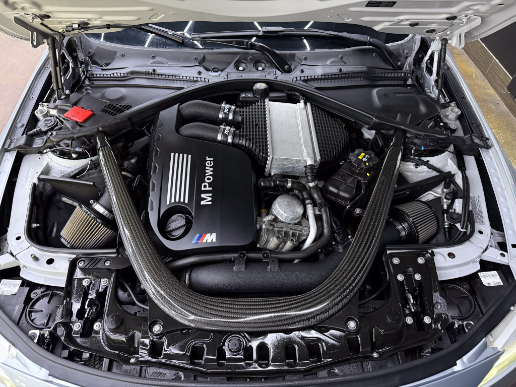 Used 2015 BMW M4 Coupe w/ Executive Package RWD image 28