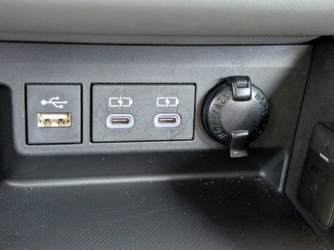 Used 2023 Toyota Highlander XLE FWD image 36