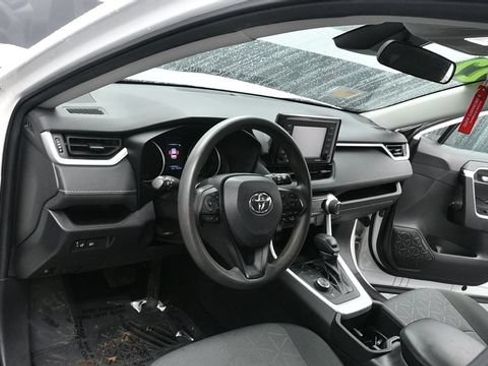 Used 2022 Toyota RAV4 XLE AWD/4WD image 26