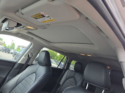 Used 2024 Toyota Highlander XLE FWD image 17