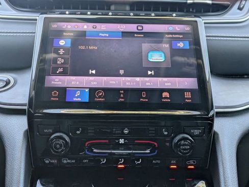 Used 2022 Jeep Grand Cherokee L Limited AWD/4WD image 21