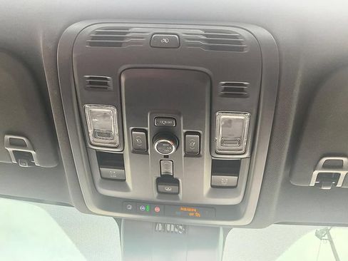 Used 2025 Chevrolet Tahoe High Country AWD/4WD image 34