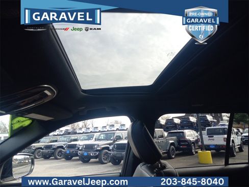 Used 2025 Jeep Grand Cherokee Altitude image 14