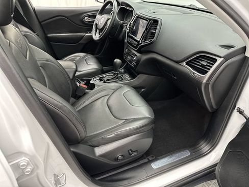 Used 2019 Jeep Cherokee Limited w/ Luxury Group AWD/4WD image 24