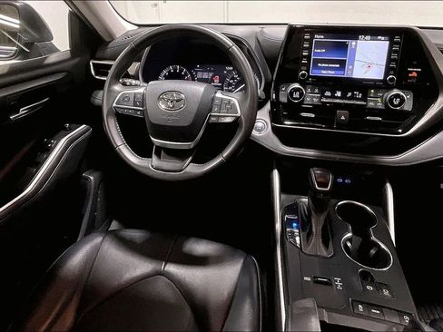 Used 2022 Toyota Highlander XLE image 7