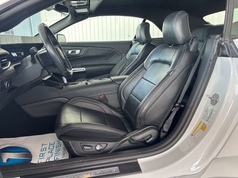 Used 2025 Ford Mustang Premium RWD image 5
