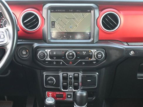 Used 2018 Jeep Wrangler Unlimited Rubicon image 12