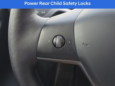 Used 2023 Tesla Model Y 2WD image 27