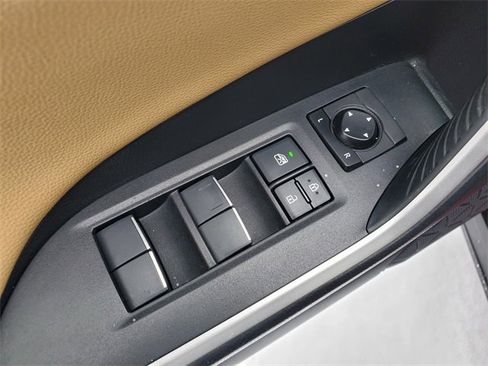 Used 2020 Toyota RAV4 Limited image 17