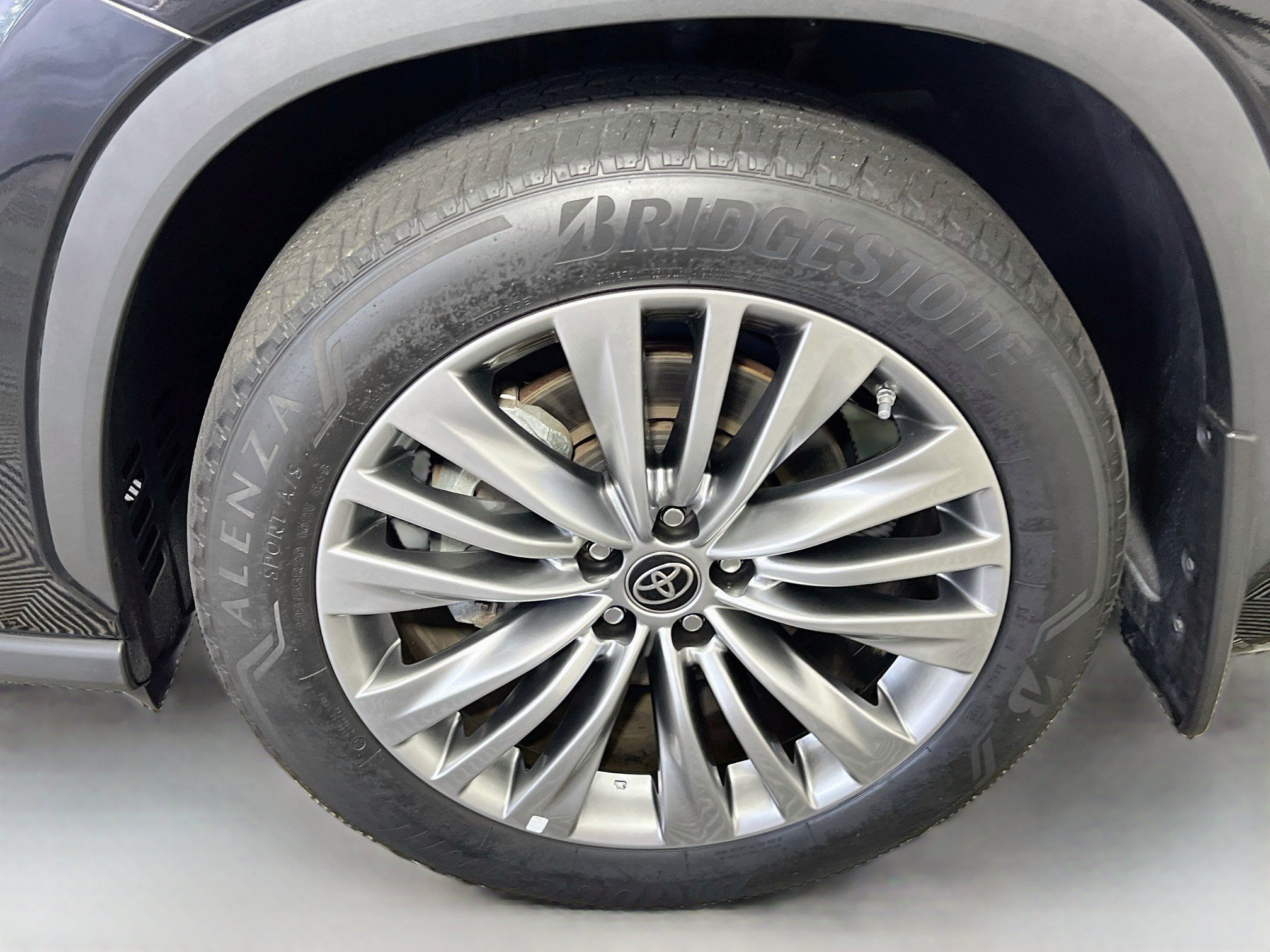 Used 2023 Toyota Highlander Platinum AWD/4WD image 14