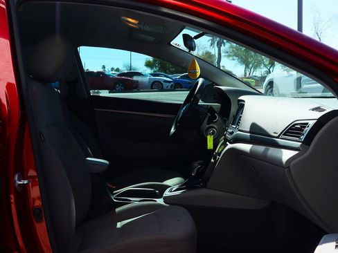 Used 2017 Hyundai Elantra SE image 30