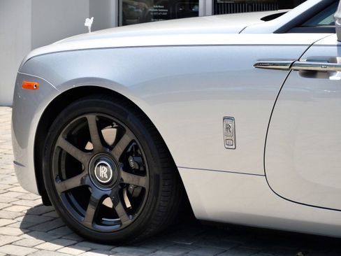 Used 2021 Rolls-Royce Dawn RWD image 24