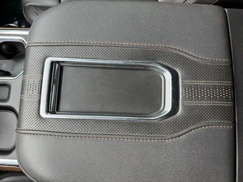 Certified 2022 Chevrolet Silverado 1500 High Country w/ Technology Package image 17