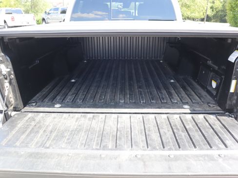 Used 2022 Toyota Tacoma TRD Sport AWD/4WD image 28