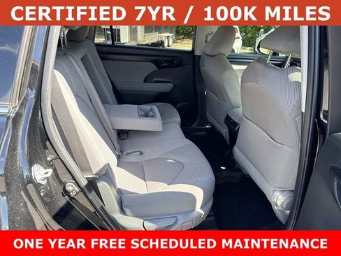 Used 2024 Toyota Highlander LE FWD image 11