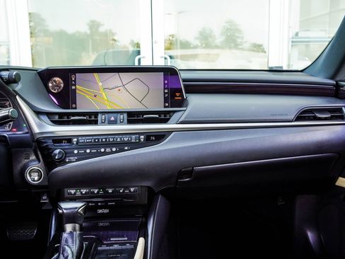 Used 2020 Lexus ES 350 Ultra Luxury w/ Accessory Package 2 FWD image 17