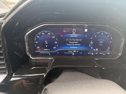 Used 2022 Chevrolet Silverado 1500 RST image 11