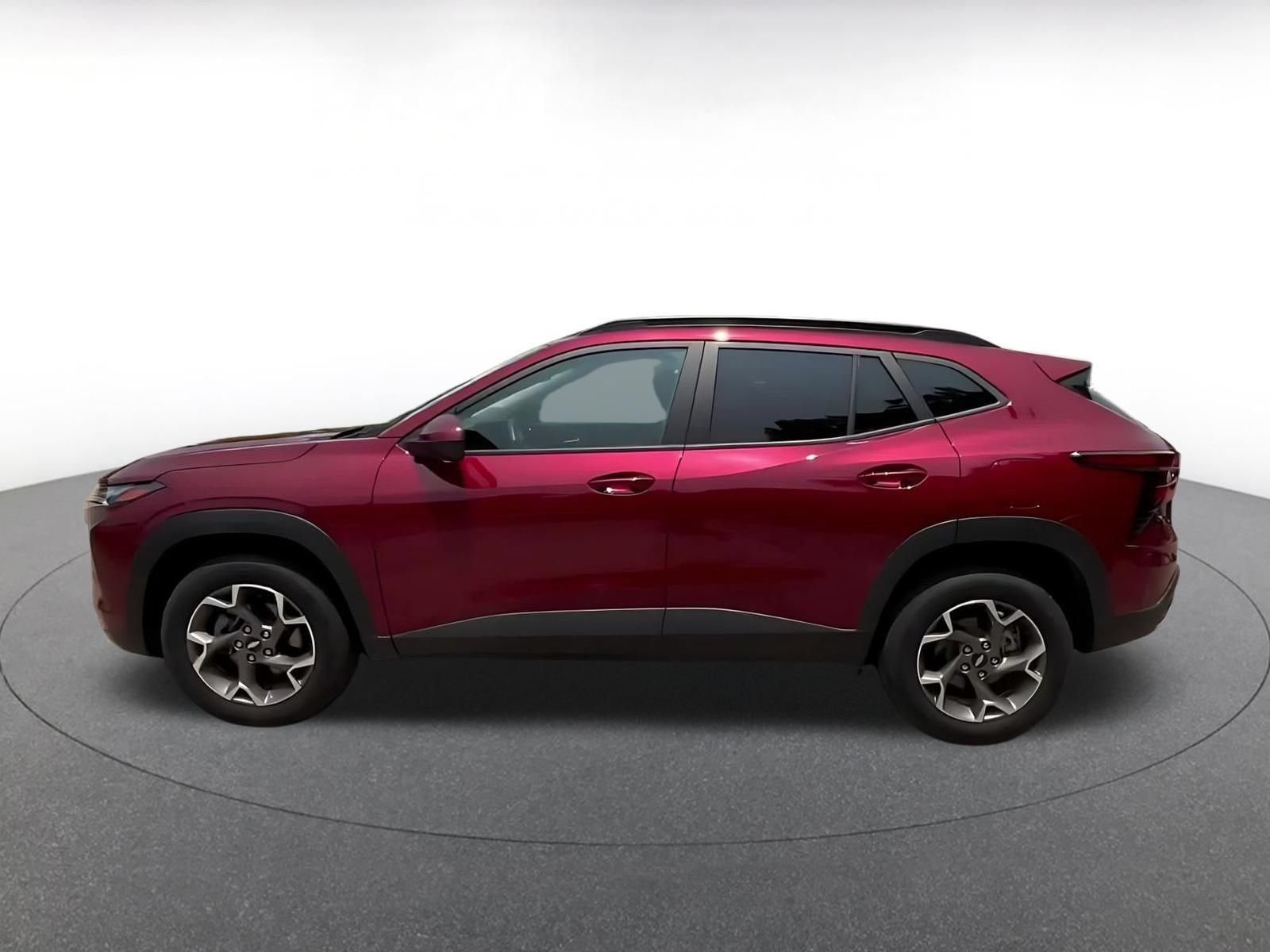 Used 2025 Chevrolet Trax LT w/ LT Convenience Package FWD image 8