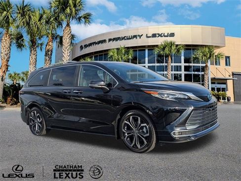 Used 2025 Toyota Sienna Platinum image 1