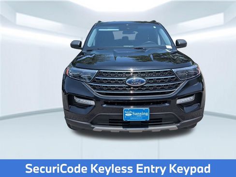 Used 2023 Ford Explorer XLT w/ Equipment Group 202A RWD image 12