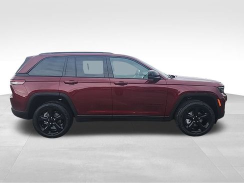 New 2025 Jeep Grand Cherokee Limited image 23