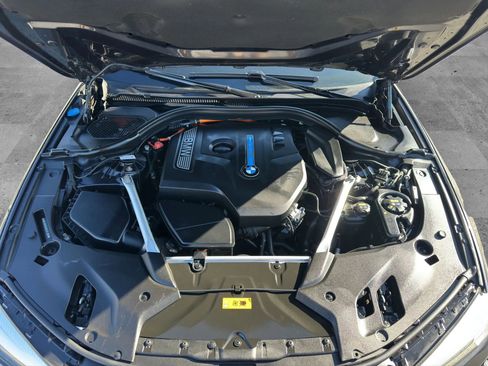 Used 2018 BMW 530e xDrive w/ M Sport Package 2 image 9