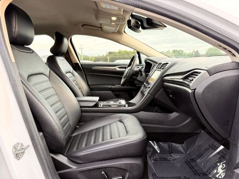 Used 2018 Ford Fusion SE w/ Equipment Group 602A FWD image 20