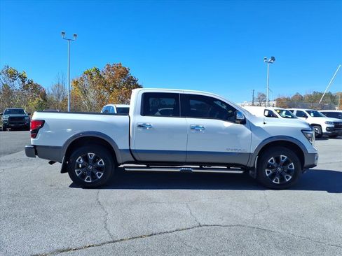 Certified 2021 Nissan Titan Platinum Reserve w/ Moonroof Package image 16