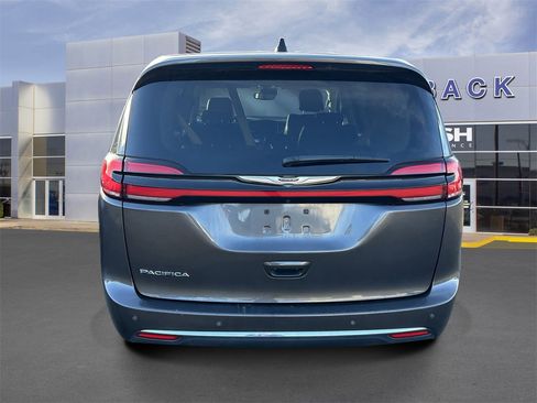 Used 2023 Chrysler Pacifica Touring-L image 4