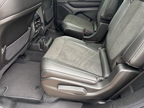 New 2025 Jeep Grand Cherokee L Altitude RWD image 19