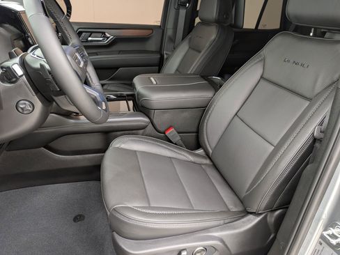 Used 2026 GMC Yukon Denali w/ Denali Reserve Package image 5