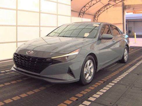 Used 2021 Hyundai Elantra SE FWD image 1