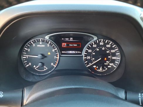 Used 2019 Nissan Pathfinder SV image 20