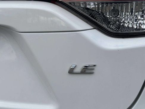 Used 2022 Toyota Corolla LE image 37
