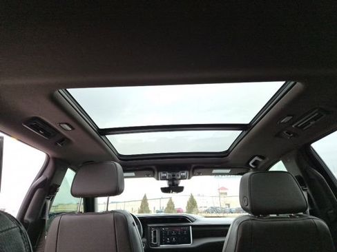 Used 2022 GMC Yukon Denali w/ Denali Premium Package image 35