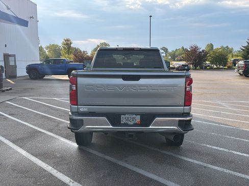 Used 2024 Chevrolet Silverado 2500 LT w/ Convenience Package AWD/4WD image 4