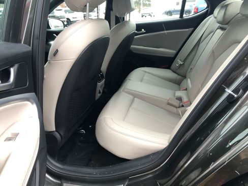 Used 2023 Genesis G70 2.0T image 27