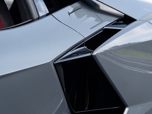 Used 2024 Lamborghini Revuelto AWD/4WD image 36