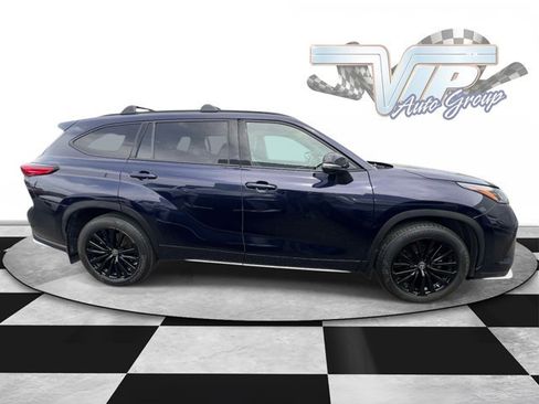 Used 2023 Toyota Highlander XSE AWD/4WD image 3