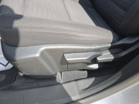 Used 2025 Chevrolet Equinox LT FWD image 19