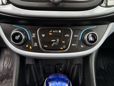 Used 2017 Chevrolet Volt LT w/ Comfort Package image 19