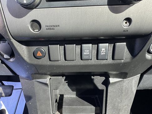 Used 2012 Nissan Titan SV image 10